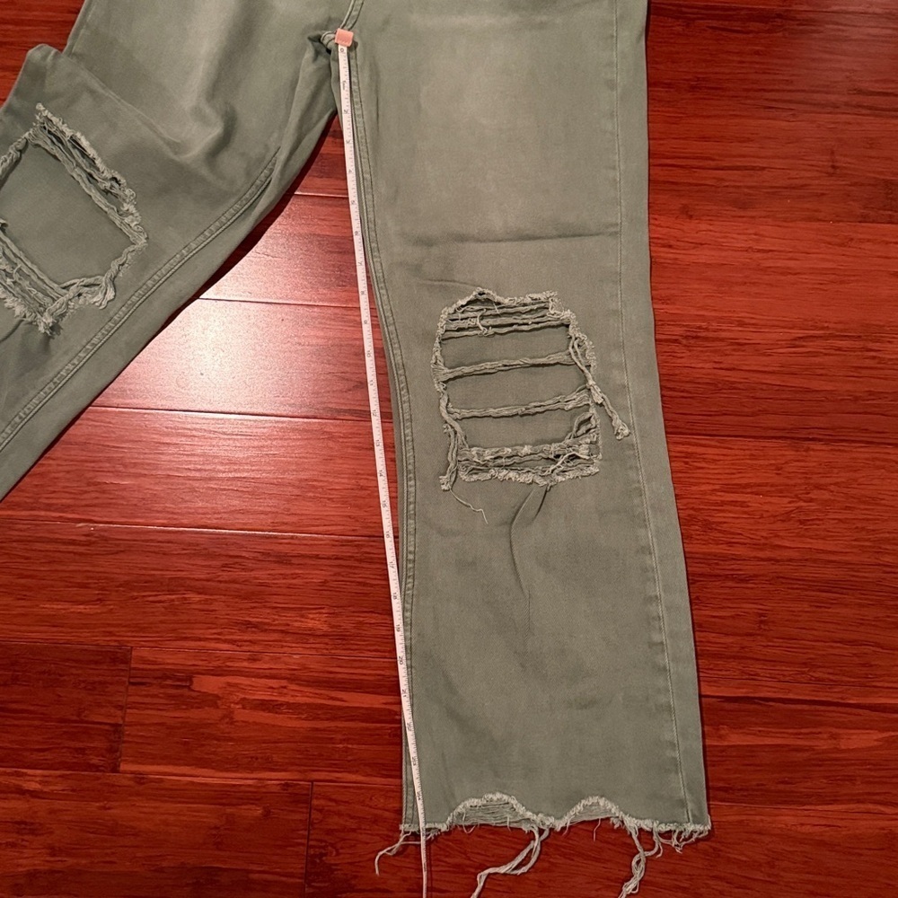 Vervet Distressed Green Jeans - Picture 8 of 8